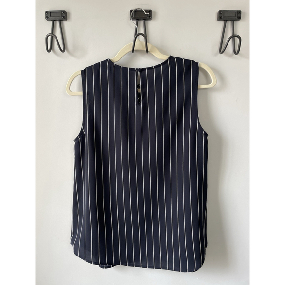 NWT Alex Marie Navy And Ivory Striped Sleeveless Lightweight Blouse Size Small - Picture 3 of 7